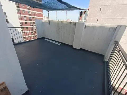 BALCON TERRAZA - METROS SUBTE H - MUY LUMINOSO-LAVADERO!