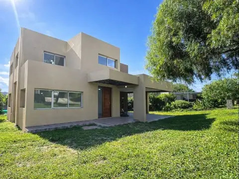 Casa 4 dormitorios en Country La Cuesta