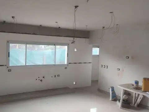 Casa 9 ambientes con 2 baños