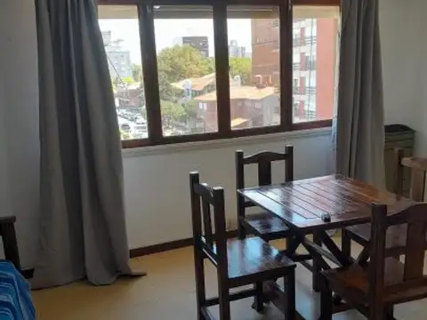 Alquiler temporario 1 ambiente en Miramar. Edificio Costa Azul
