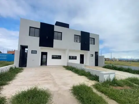 DUPLEX EN VENTA  DE 3 DORMITORIOS EN CUESTAS DE MANANTIALES