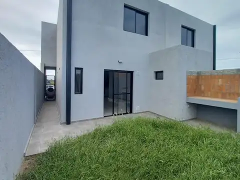 DUPLEX EN VENTA  DE 3 DORMITORIOS EN CUESTAS DE MANANTIALES 