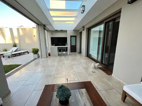 Casa 5 ambientes con 5 baños