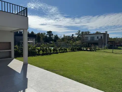 Casa 4 ambientes con 3 baños