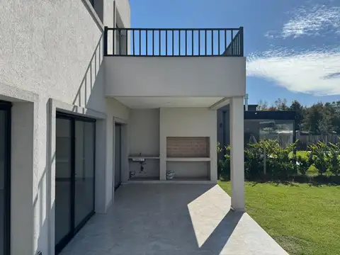 Casa en Venta en Countries y Barrios Cerrados en Presidente Derqui, USD 218.000