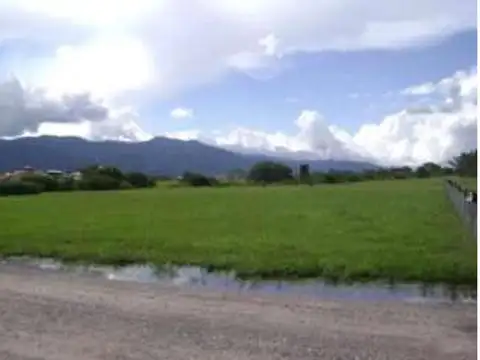 Espectacular lote de 2500 m2 Los Chalchaleros fte rio
