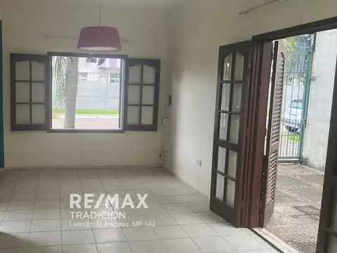 VENTA CASA DÚPLEX- EN ESQUINA, MACROCENTRO