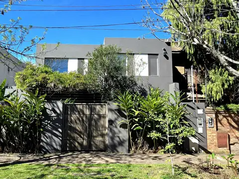 CASA EN VENTA MARTINEZ 5 AMB JARDIN COCH DISEÑO