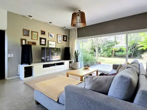 Casa 5 ambientes con 2 baños