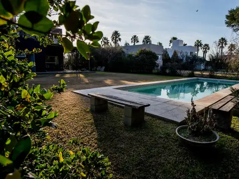 Casa 5 ambientes con 2 baños
