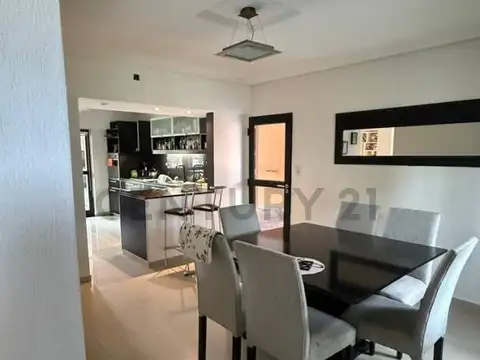 Casa 7 ambientes con 3 baños