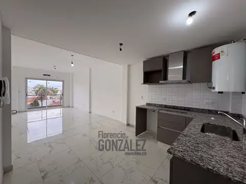 ALQUILER MONOAMBIENTE CON BALCÓN Y COCHERA!