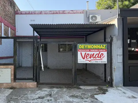 Casa 2 Dormitorios mas Quincho en calle Tucumán 416