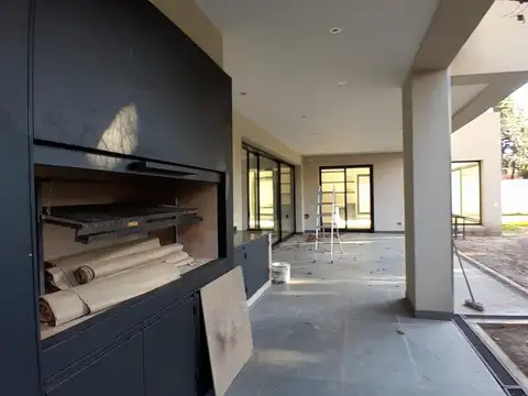 Venta 7 Ambientes 5 dormitorios, Martínez Jardin,Piscina