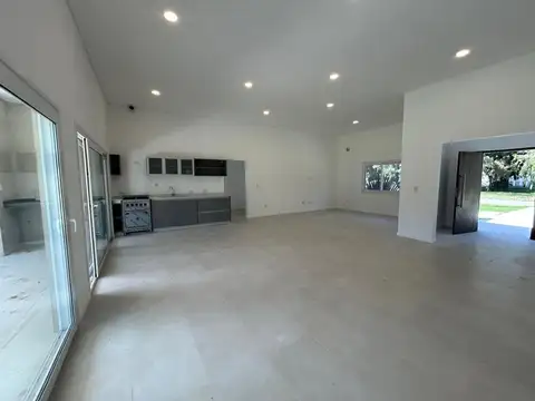 Casa 5 ambientes con 3 baños