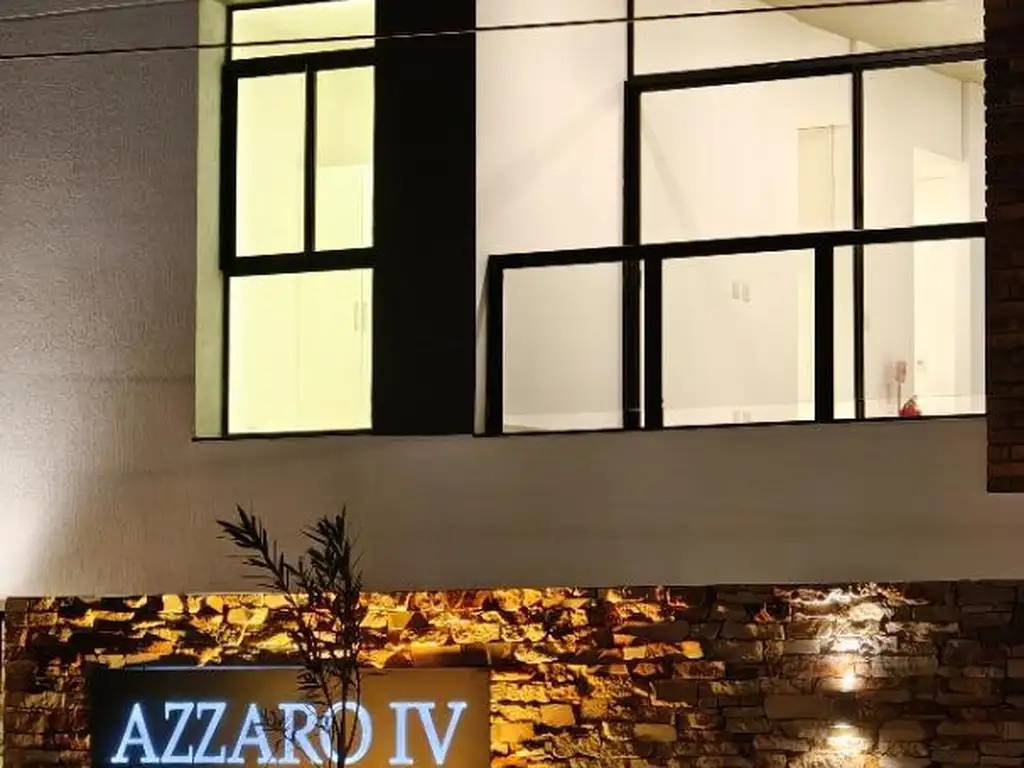 Azzaro Iv 100