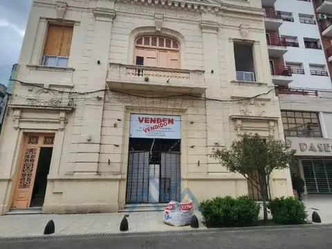 Venta local comercial en el centro de bell ville - 780 m² cubiertos en lote de 625 m²