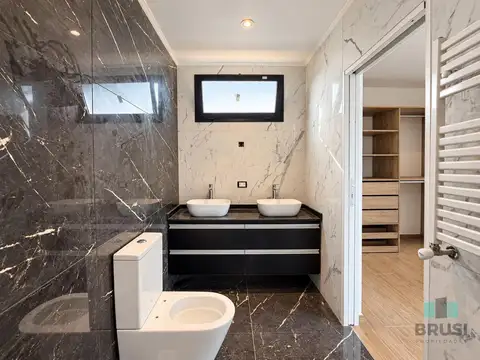 Casa 4 ambientes con 2 baños