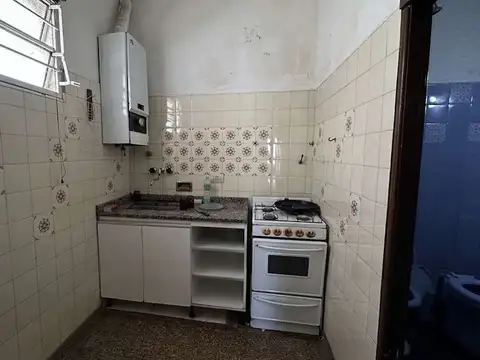 Casa 6 ambientes con 2 baños