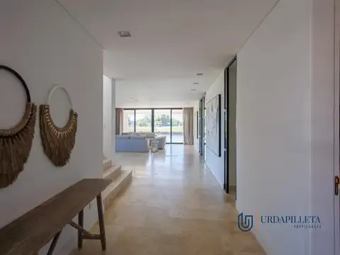 Casa 7 ambientes con 6 baños