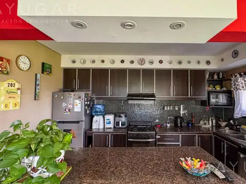 Casa 4 ambientes con 2 baños