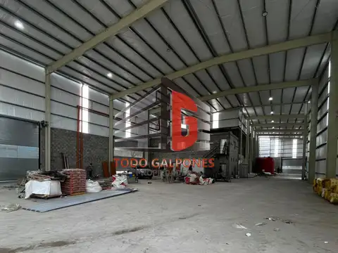 Galpòn 1800m2 a ESTRENAR con Salida a 2 calle (4 Entrada de Camiones) Zonif. Mixt3