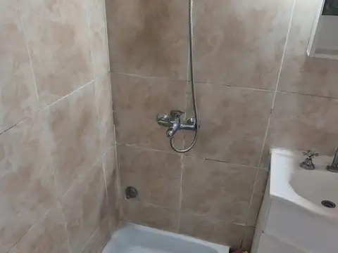 DEPARTAMENTO 2 AMBIENTES CON VISTA AL CONTRAFRENTE. AV. MITRE 1403 PISO 13 D AVELLANEDA