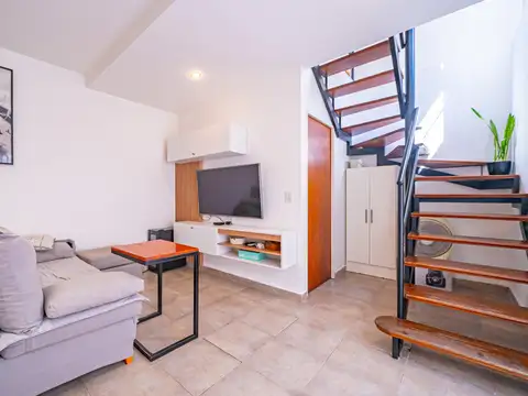 Depto Tipo Casa en Venta en Villa del Parque, USD 98.000