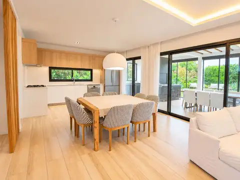 Casa en Alquiler de 4 dormitorios
