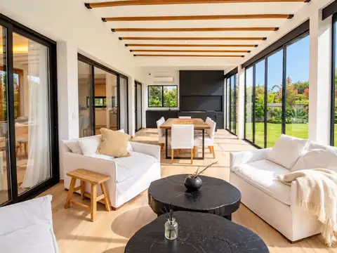 Casa 6 ambientes con 3 baños