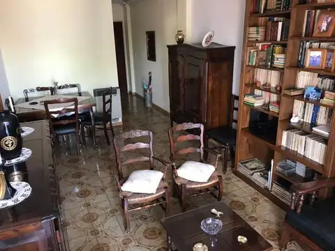 Ramon L. Falcon 6800, Piso 2