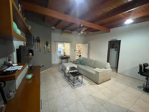 Casa 6 ambientes con 2 baños