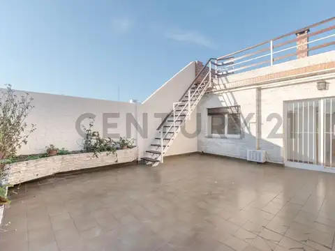 Avenida Eva Perón 2100, Piso 1