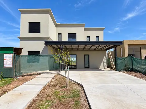 Casa 4 dormitorios con pileta en Vida Lagoon