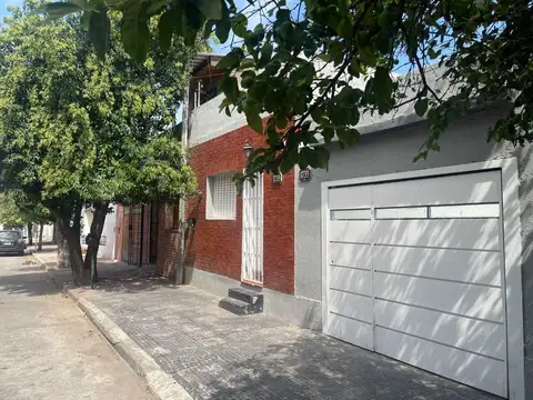CASA 2 DORMITORIOS + DEPARTAMENTO BARRIO CUPANI 