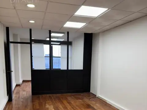 VENTA- OFICINA AL FRENTE SOBRE AV MITRE