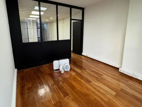VENTA- OFICINA AL FRENTE SOBRE AV MITRE
