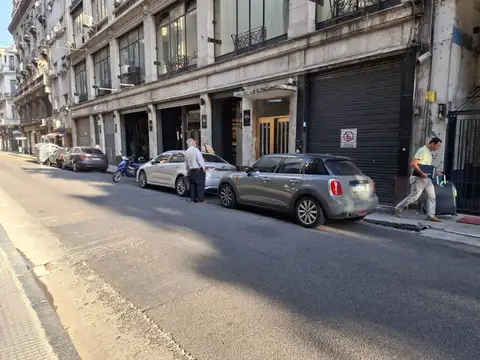 Avenida Hipólito Yrigoyen 800