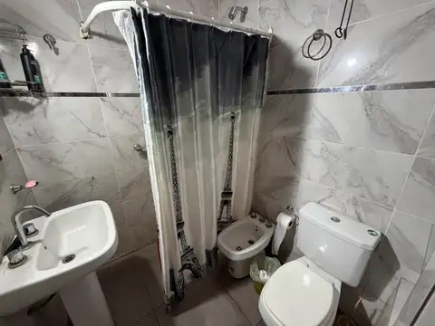 Casa 5 ambientes con 1 baño