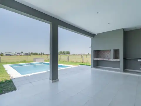 Casa en Venta con 2 cocheras