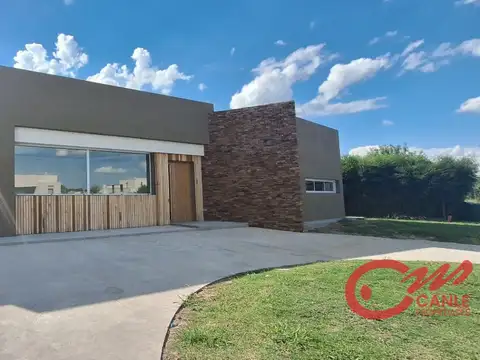 Casa en venta de 3 dormitorios en San Sebastián