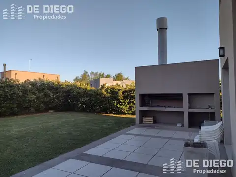 Casa en Venta con 4 cocheras