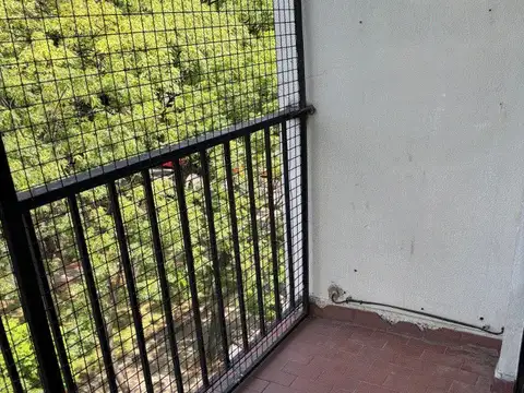 PISO DE 3 AMBIENTES AL FRENTE SUPER LUMINOSO