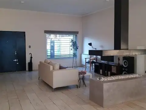 Casa 2 ambientes con 1 baño