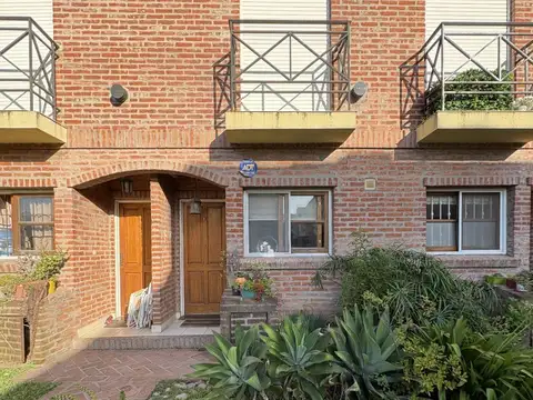 OPORTUNIDAD ! Casa Tipo Triplex en venta. Barrio San Miguel. San Miguel