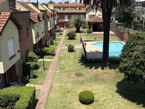 OPORTUNIDAD ! Casa Tipo Triplex en venta. Barrio San Miguel. San Miguel 2000