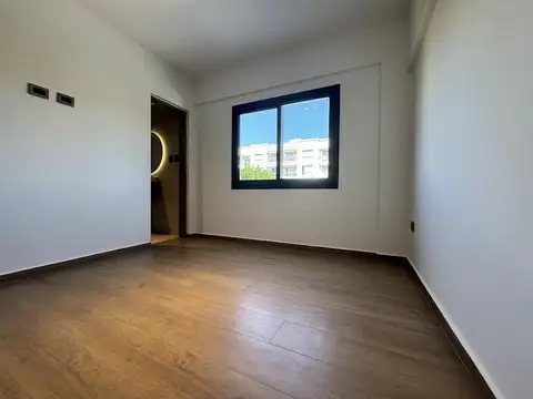 DEPARTAMENTO DE 3 AMB. CON COCHERA SEMIPISO DE EXCELENTE CALIDAD