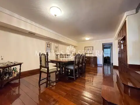Casa en Venta con 5 cocheras