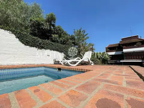 Venta de hermoso chalet de 4 ambientes en Castelar
