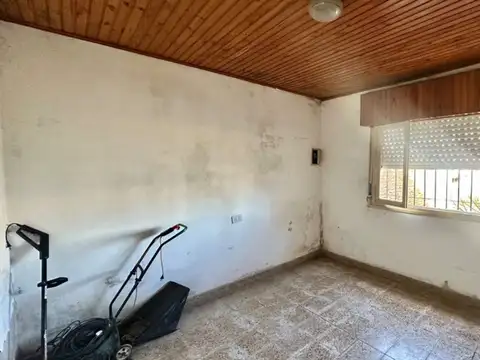 CASA EN VENTA RINGUELET - 2 DORMITORIOS